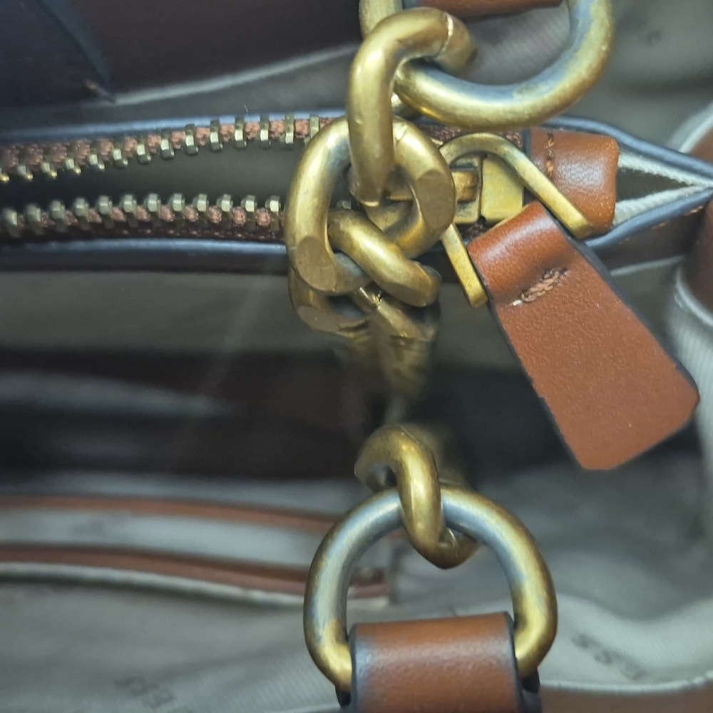 Elegant Guess Brown Leather Handbag - Picture 14 of 14